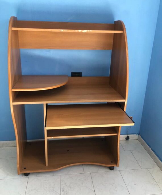 scrivania pc verticale