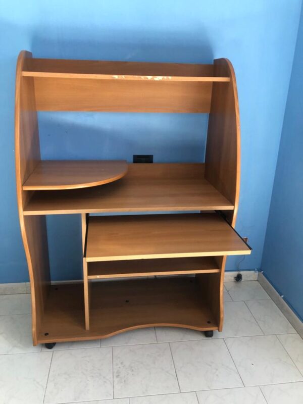 scrivania pc verticale